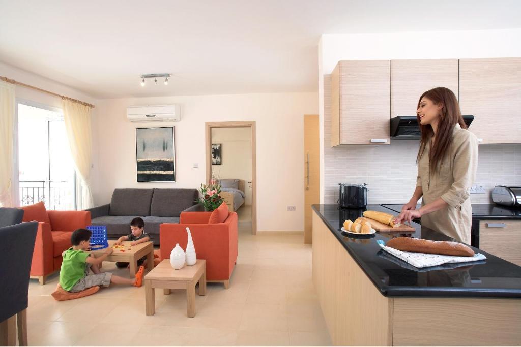 St Nicolas Apartments Paphos Exteriör bild