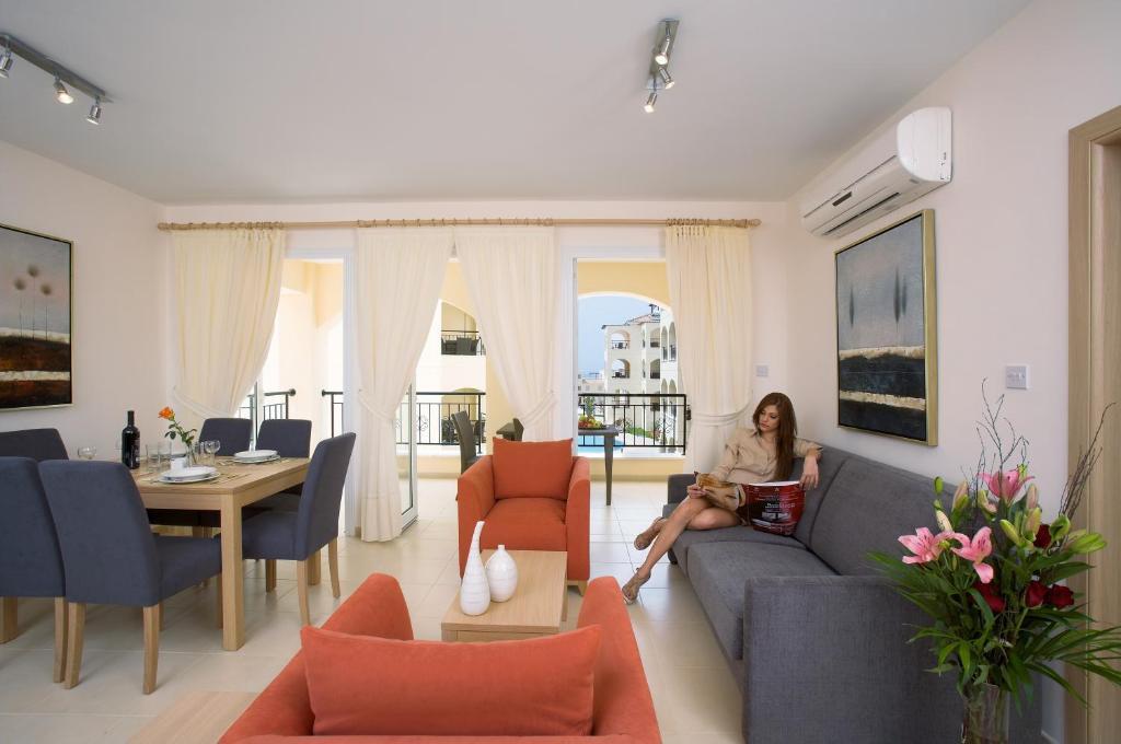 St Nicolas Apartments Paphos Exteriör bild